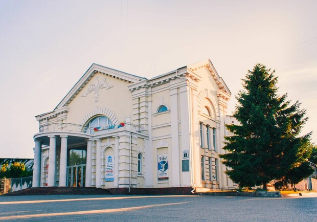 В Запорожье через суд требуют у ДК ЗАЗ сохранить памятник архитектуры и истории. || Фото: smartum.com.ua