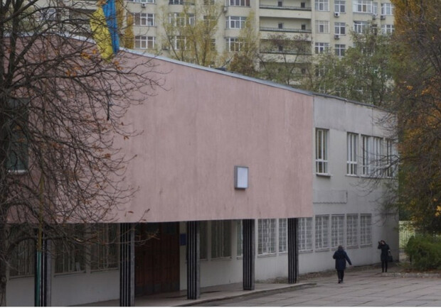 В школе Киева повара и уборщица подрались из-за "многоразовых" котлет. || Фото: kievinform.com