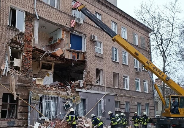 В Запорожье может обвалиться взорвавшийся дом около ТРЦ "Аврора". || Фото: zp.dsns.gov.uа