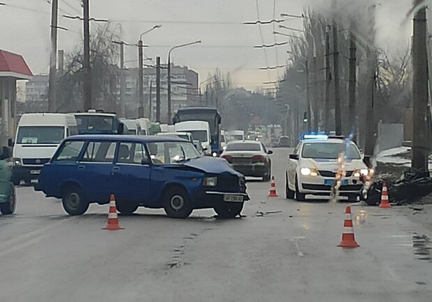 В Запорожье в тройном ДТП на Космосе сбили мотоциклиста. || Фото: t.me/autochannelzp