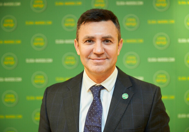 Николай Тищенко вновь оконфузился, назвав депутатку Киеврады "девочкой". || Фото: sluga-narodu.com