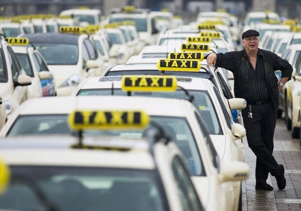 В правительстве Украины придумали, как вывести из тени рынок такси