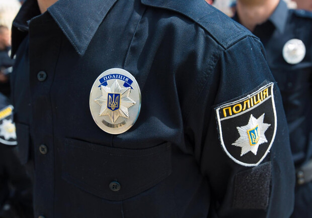 Полиция Подольского района за несколько часов задержала злоумышленников, обворовавших офис. || Фото: Нацполиция