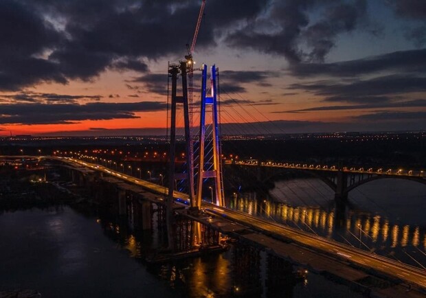 Министр инфраструктуры заявил, что мосты в Запорожье достроят в августе - || Фото: facebook.com/onurgroup.ua