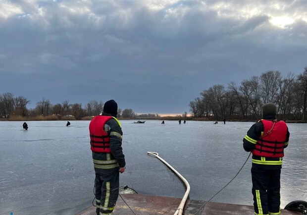 В Запорожской области идет операция спасения восьми рыбаков. || Фото: zp.dsns.gov.ua
