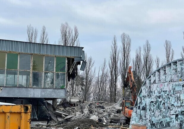 На ВДНГ полностью снесли павильон, где проходил "Кураж". || Фото: Facebook Алена Гудкова
