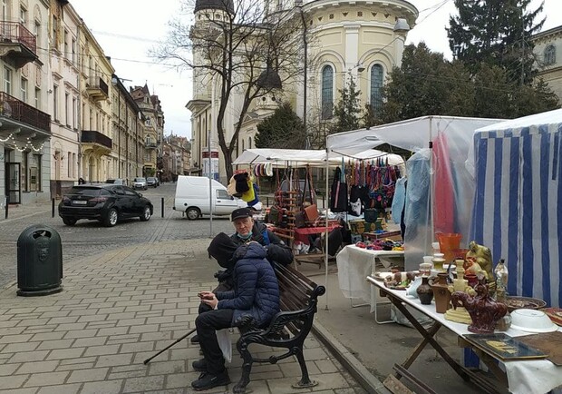 Який вигляд має колись популярний львівський ринок «Вернісаж» – фото та відео. || Фото: Юрій Богун