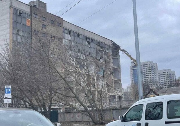 В Киеве сносят Демеевский промышленный комплекс. || Фото: Дмитрий Перов