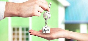 Украинцев, уехавших на запад страны, выселяют из забронированных квартир