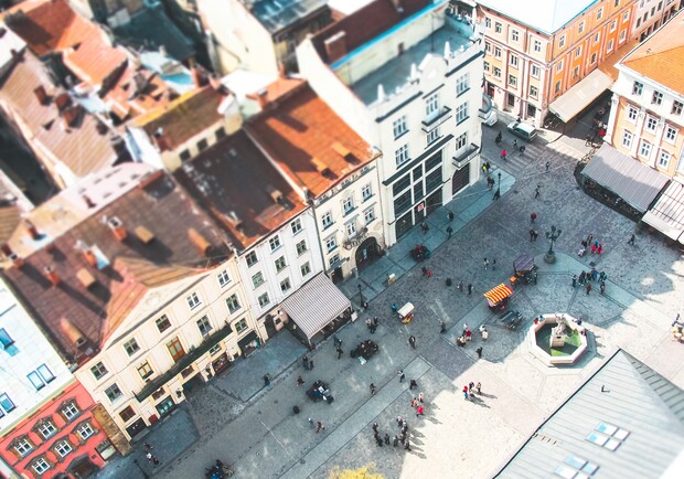 Низка львівських готелів суттєво підняла ціни на проживання || Фото: unsplash.com/John-Mark Smith (умовне)