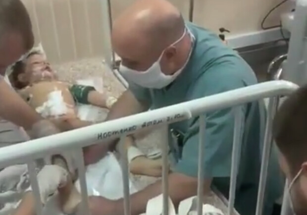"Нет рук, ног, некоторые потеряли всех родителей": в запорожской больнице спасают детей || - фото: instagram.com/sviatoslav.vakarchuk