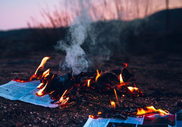 Російські окупанти знищують українську літературу - фото: Stefan Katrandjiski/Unsplash