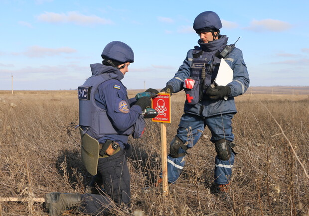 На Запоріжжі під час розмінування вибухнув снаряд: постраждали рятувальники. || Фото: dsns.gov.ua