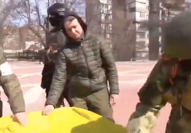 Чичерина добралась до Мелитополя и демонстративно "собрала посылку" для Владимира Зеленского || - фото из видео пропагандистов