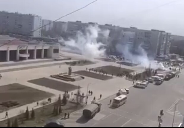 В Энергодаре оккупанты обстреляли участников мирного митинга: есть пострадавшие. || Фото: Ольга Вакало