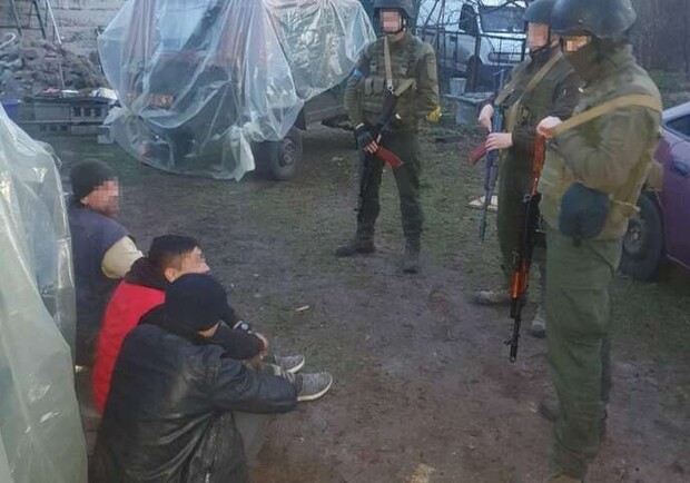 В Ирпене в подвале дома разоблачили склад мародеров с награбленными вещами. || Фото: МВД Украины.