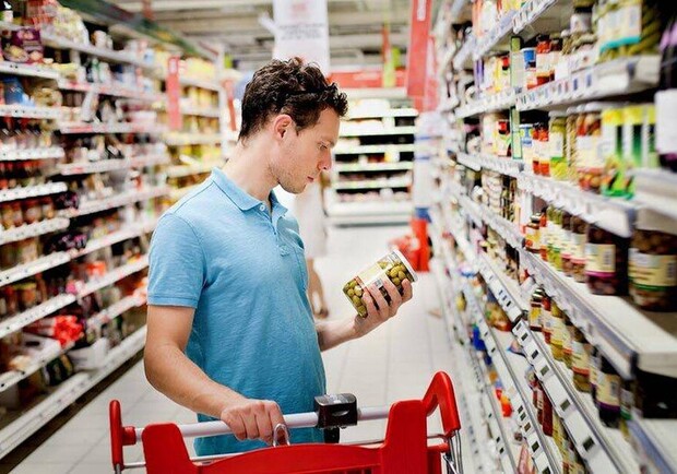 В Запорожье проводят мониторинг цен на продукты в супермаркетах и магазинах. || Фото: shutterstock.com