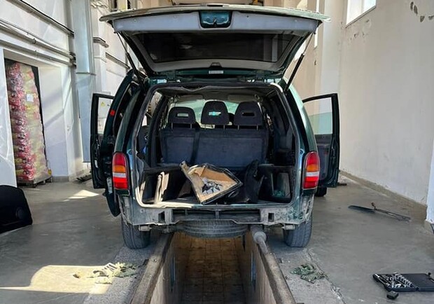 За контрабанду сигарет львівські митники передадуть автомобіль для ЗСУ || Фото: facebook.com/LVcustomsUA