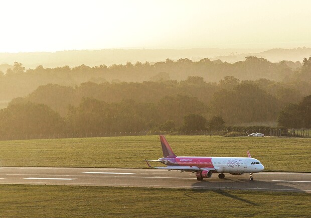 Wizz Air выделил для украинских беженцев 10 тыс бесплатных билетов в Британию. || Фото: facebook.com/wizzair