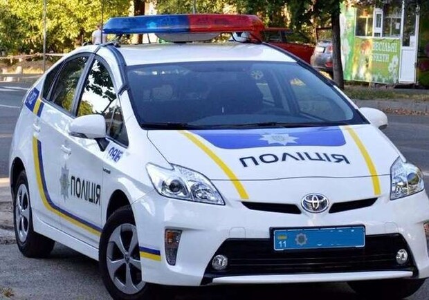 Поліцейські допомогли сім'ї з Костянтинівки евакуюватися з небезпечної зони. || Фото: Національна поліція України