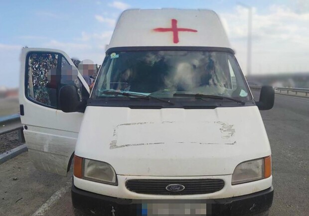 У Запоріжжі водій мікроавтобуса із емблемою "Червоного хреста" перевозив металобрухт. || Фото: zp.npu.gov.ua