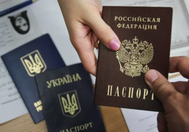 Мэр Мелитополя рассказал, зачем людям будут раздавать российские паспорта и почему их нельзя брать || - фото: bbc.com