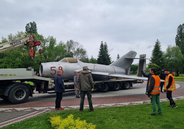 В Броварах демонтируют советскую военную технику. || Фото: t.me/Igor_Sapozhko