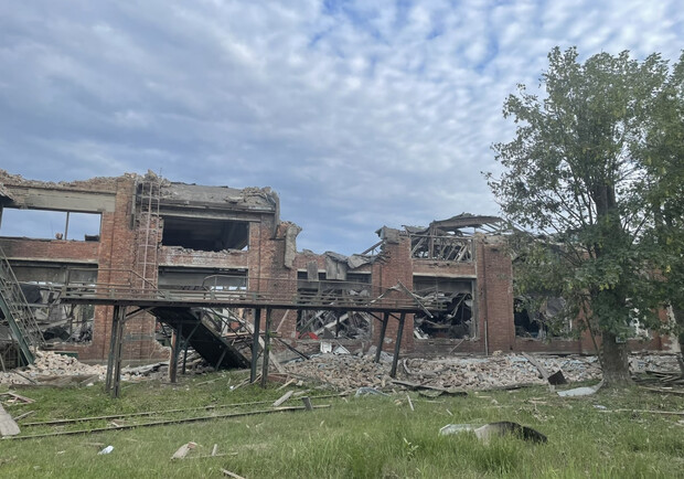 Как выглядит Дарницкий вагоноремонтный завод после ракетного обстрела. || Фото: журналист Time Саймон Шустер