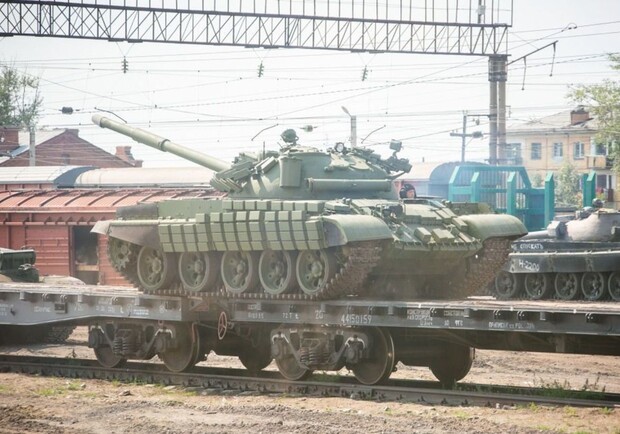 Російські військові розміщують танки неподалік Запоріжжя. || Ілюстративне фото: rbc.ua