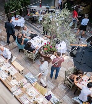 Вкусно и колоритно: какие рестораны и кафе есть в одесских двориках 