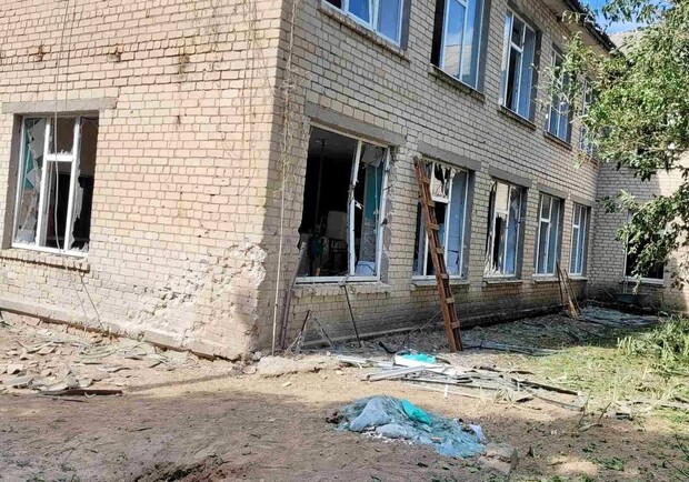 Вражеский снаряд попал на территорию школы в Запорожской области: есть раненый || - фото: t.me/zoda_gov_ua