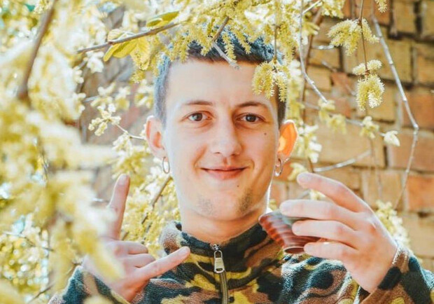 Киянин пішки вирушив до Запоріжжя, щоб зібрати гроші на допомогу Україні. || Фото: Instagram @zhrekich