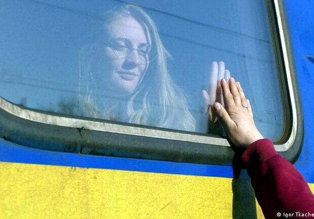 Щодня із Запорізької області виїжджає по 1,5 тисячі людей. || Фото: reuters.com (Ігор Ткаченко)