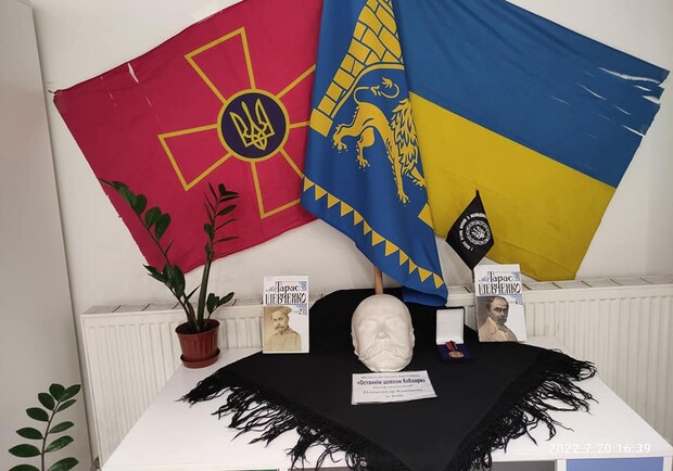 Виставка "Незламний, нескорений козацький дух українського народу" || фото: facebook.com/lvivpubliclibraries/