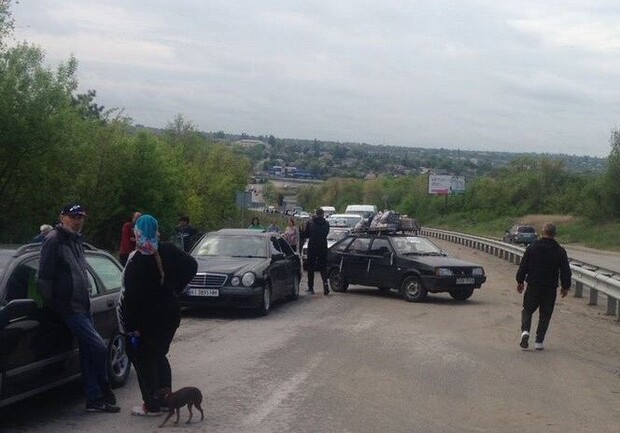 В Васильевке в эвакуационных колонах стоят более 4 тысяч авто. || Иллюстративное фото: t.me/andriyshTime