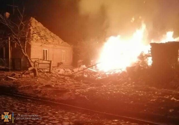 Спасатели показали последствия вражеских обстрелов по Запорожской области || - фото: facebook.com/DSNSZP