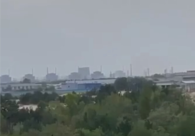 Оккупанты массировано обстреляли Энергодар и обвиняют во всем "ВСУ в Никополе" || - фото: t.me/ssternenko/7407