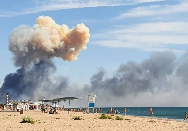 В Офісі президента прокоментували ранкові вибухи біля Джанкоя у Криму. || Фото: соцмережі