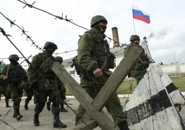 СБУ сообщила о подозрении 8 военным РФ, занимавшихся мародерством в Буче. || Фото: kor.ill.in.ua