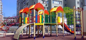 Суворовская администрация установила в Одессе детские площадки, у которых нет хозяина