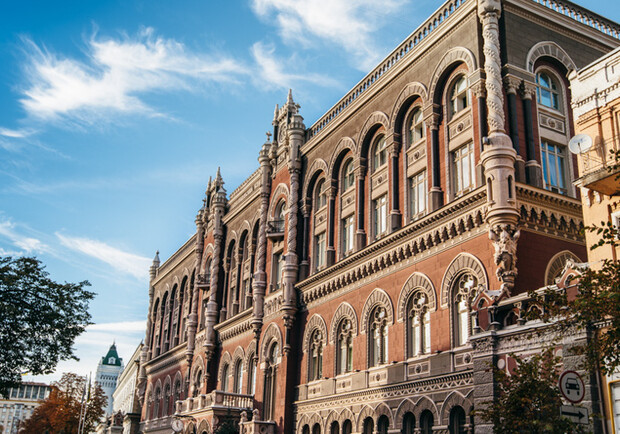 Нацбанк разрешил банкам продавать больше валюты населению. || Фото: kievvlast.com.ua