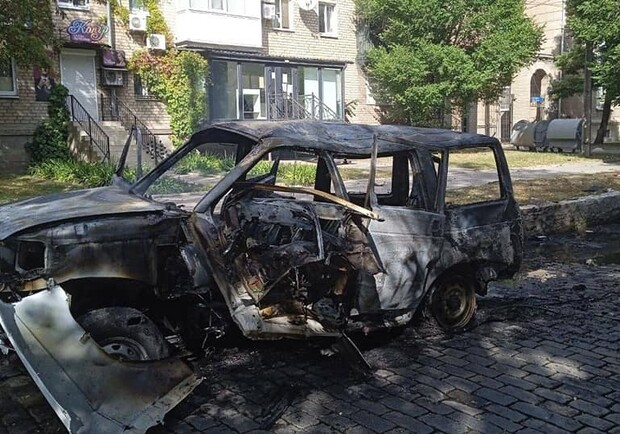 В центре оккупированного Бердянска взорвали автомобиль "коменданта" Бардина. || Фото: facebook.com/berdyanskcc