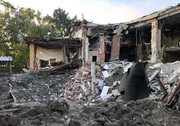 Оккупанты попали в гостиницу в центральном парке Запорожья. || Фото: t.me/kt20220224
