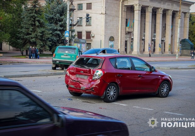 В результате ракетного удара по Запорожью пострадали 4 патрульных и гражданский - || фото: t.me/zoda_gov_ua