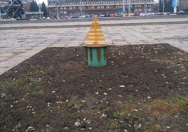 Александр Старух предлагает установить сотни елок во дворах Запорожья. || Фото: facebook.com/Эмма Егорова