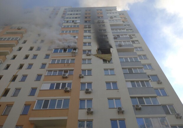 В Подольском районе загорелась квартира, вероятно, из-за взрыва аккумулятора. || Фото: facebook.com/UA.KyivPolice
