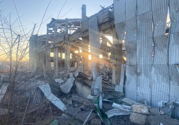 В Офісі президента показали наслідки ранкового обстрілу передмістя Запоріжжям. || Фото: t.me/tymoshenko_kyrylo