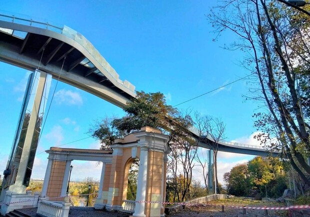 Сколько денег планируется потратить на ремонт стекольного моста в Киеве. || Фото: из открытых источников
