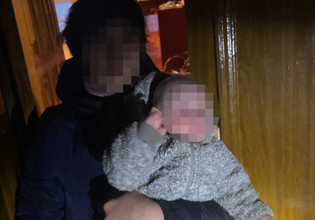 У Києві після звернення сусідів до поліції з родини вилучили малюка || фото: https://www.facebook.com/UA.KyivPolice