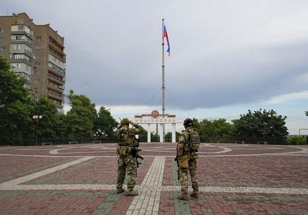 Мэр Мелитополя отреагировал на слухи об отводе войск РФ. || Фото: apnews.com